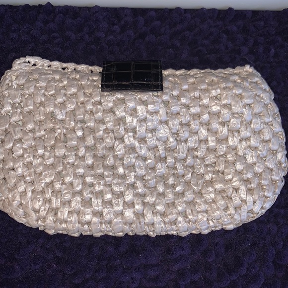 Beige hand bag in mint condition . - Picture 2 of 3